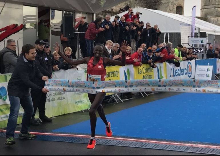 1124 marathon roche photo arrivée 1er femmes