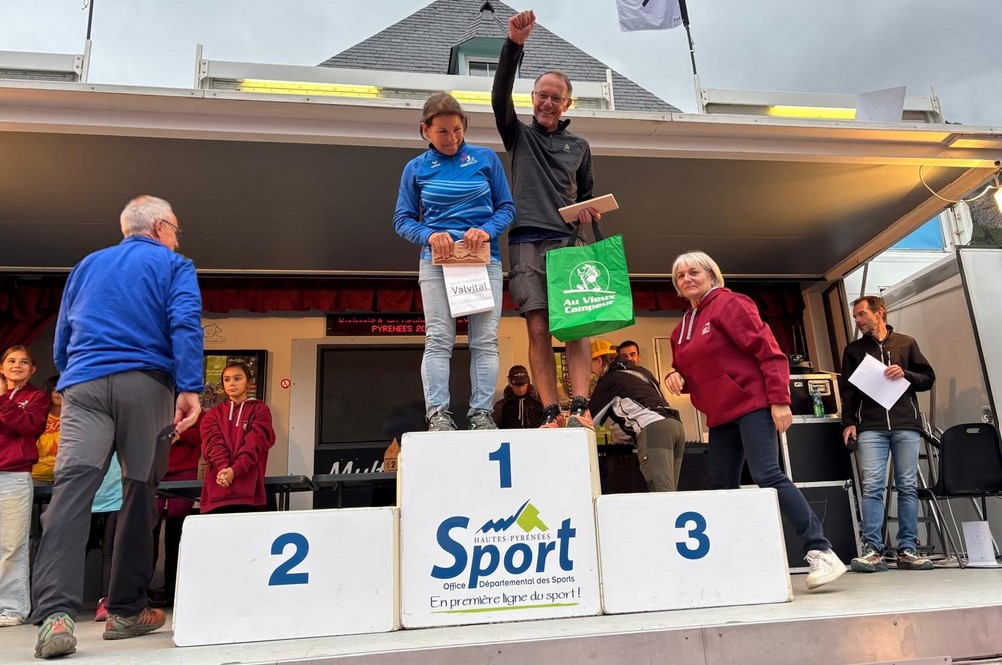 0821 1 REMY PODIUM